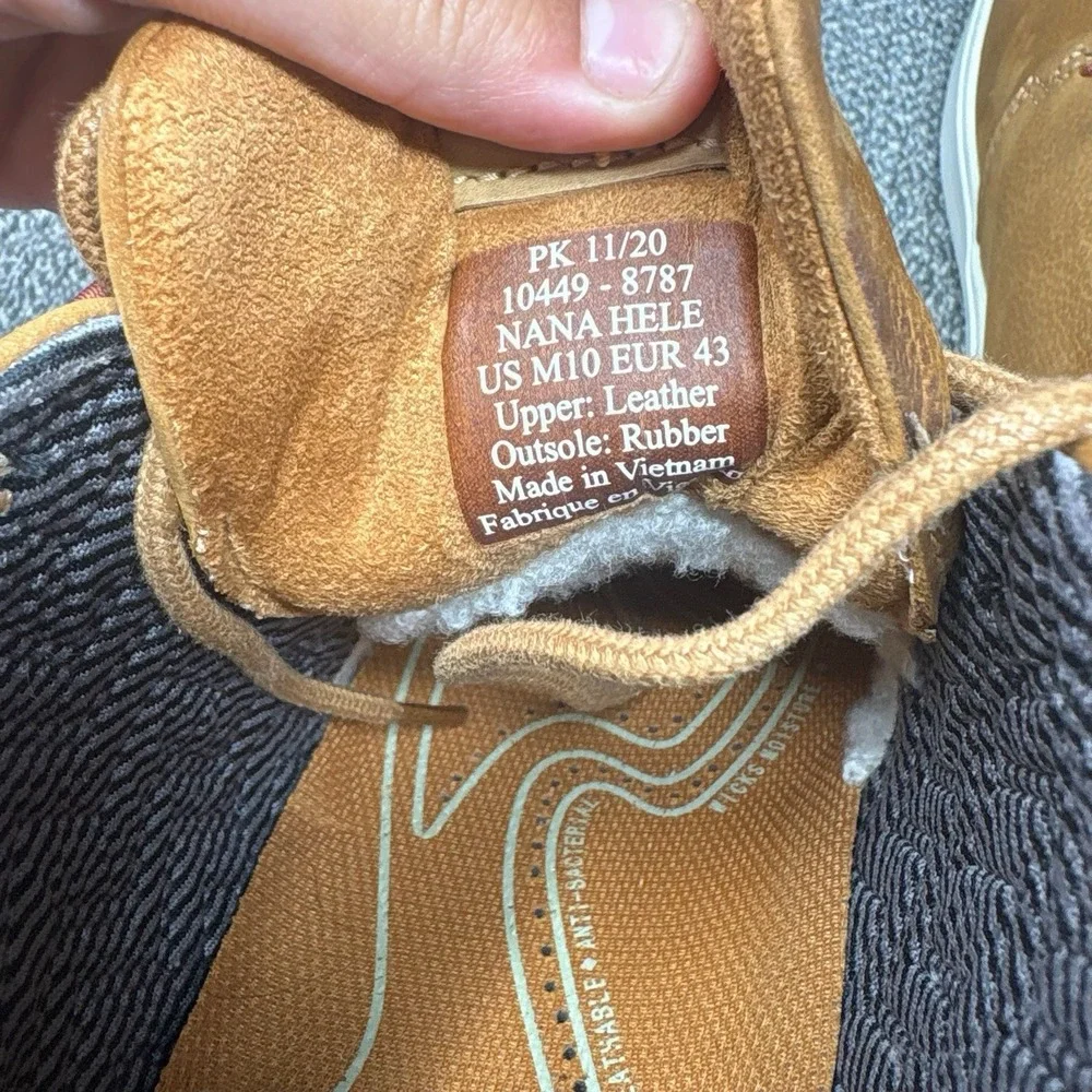 OluKai Men's Size 10 Nana Hele Natural Tan Suede Leather Chukka Boots 10449-8787